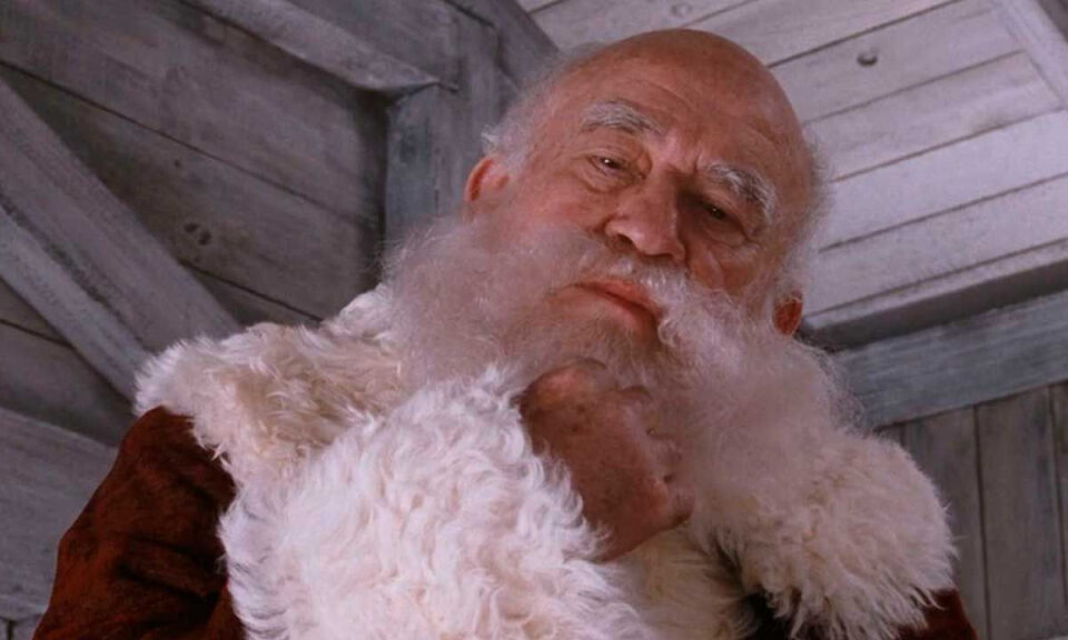 «No hay nadie que pueda procesar a Papá Noel»: Una experta en justicia penal analiza si hay delito en esta mítica película navideña