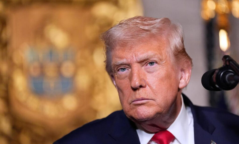 Trump dice que Estados Unidos atacó objetivos del Estado Islámico en Nigeria después de que el grupo atacara a cristianos