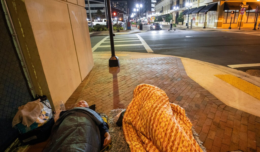 Florida Central amplía el acceso a los refugios ante la llegada del frente frío