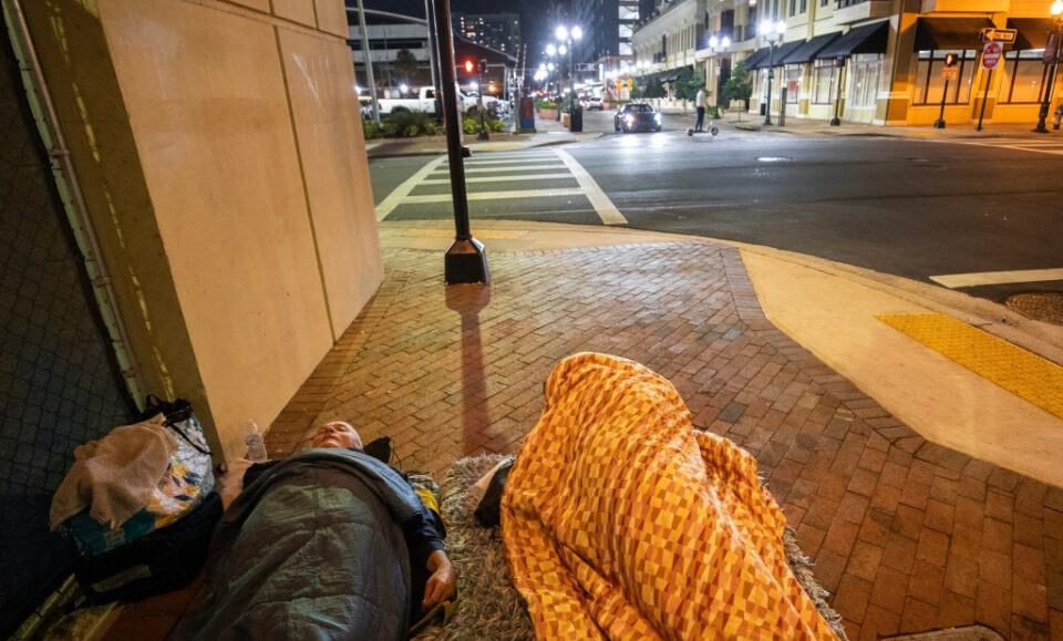 Florida Central amplía el acceso a los refugios ante la llegada del frente frío