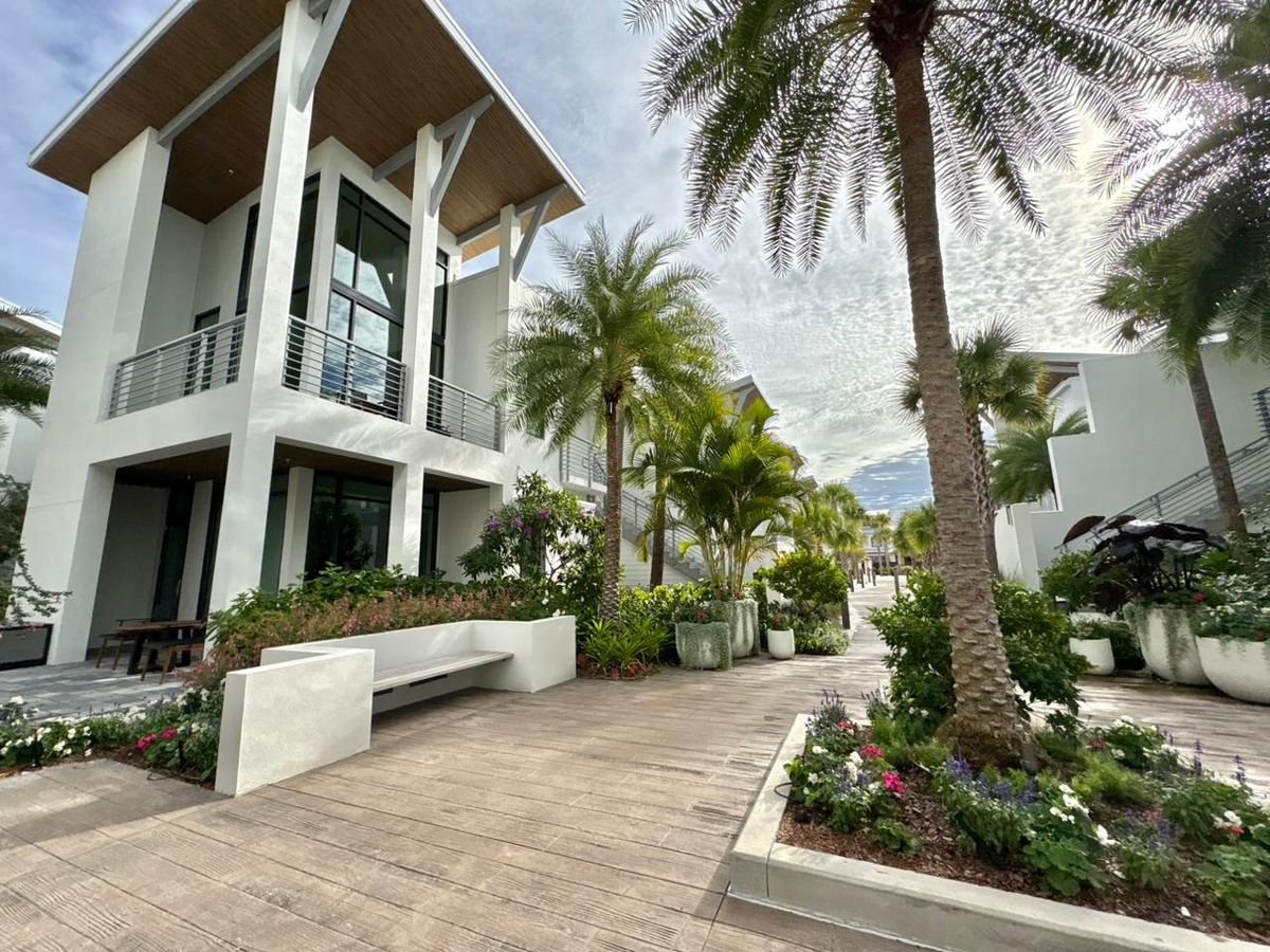 Inaugurado en 2024, Evermore Resort combina residencias estilo condominio y casas de lujo.