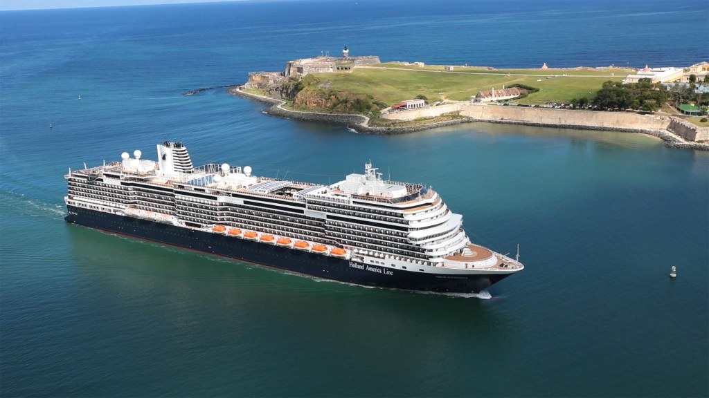 La Guardia Costera busca a una mujer que cayó al agua del barco de Holland America que zarpó de Florida