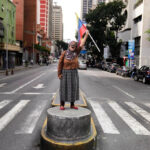 Los venezolanos se preguntan quién está a cargo mientras Trump afirma tener contacto con el segundo de Maduro