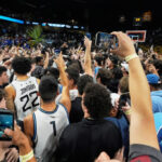 UCF sorprende al No. 17 Kansas para ganar el primer partido de Big 12 Hoops