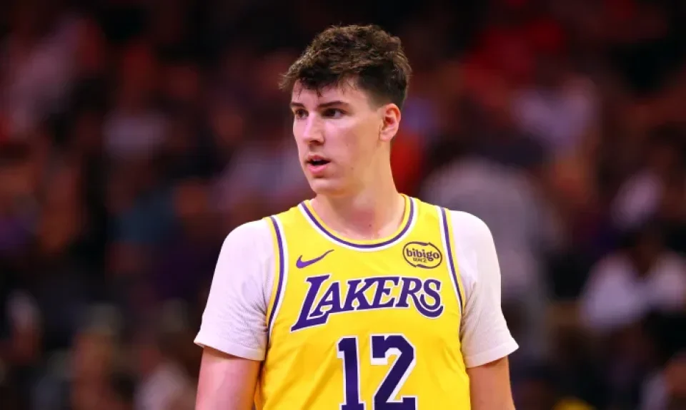 Los Lakers descubren oro gracias a la lesión de uno de sus titulares | Sporting News Argentina