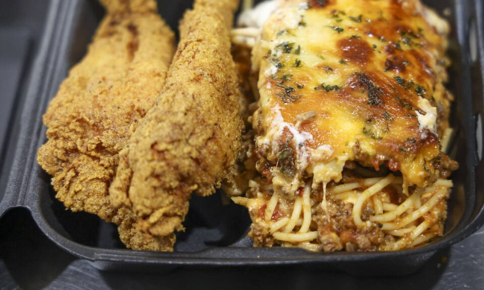En East Tampa, los espaguetis al horno y el bagre frito ofrecen una versión diferente de la comida sureña