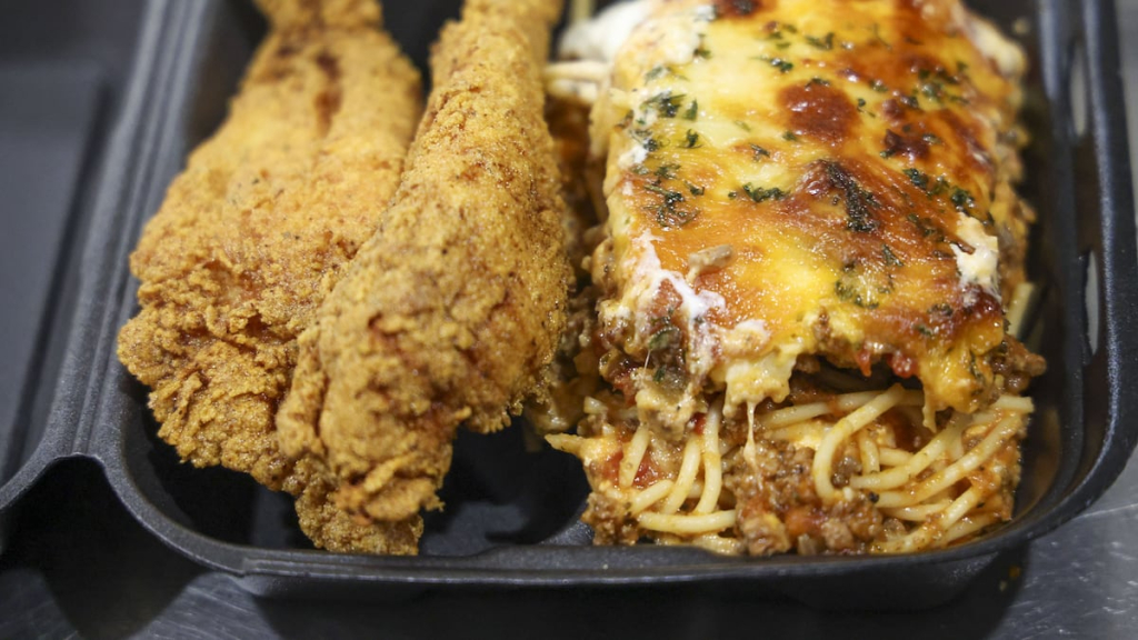 En East Tampa, los espaguetis al horno y el bagre frito ofrecen una versión diferente de la comida sureña