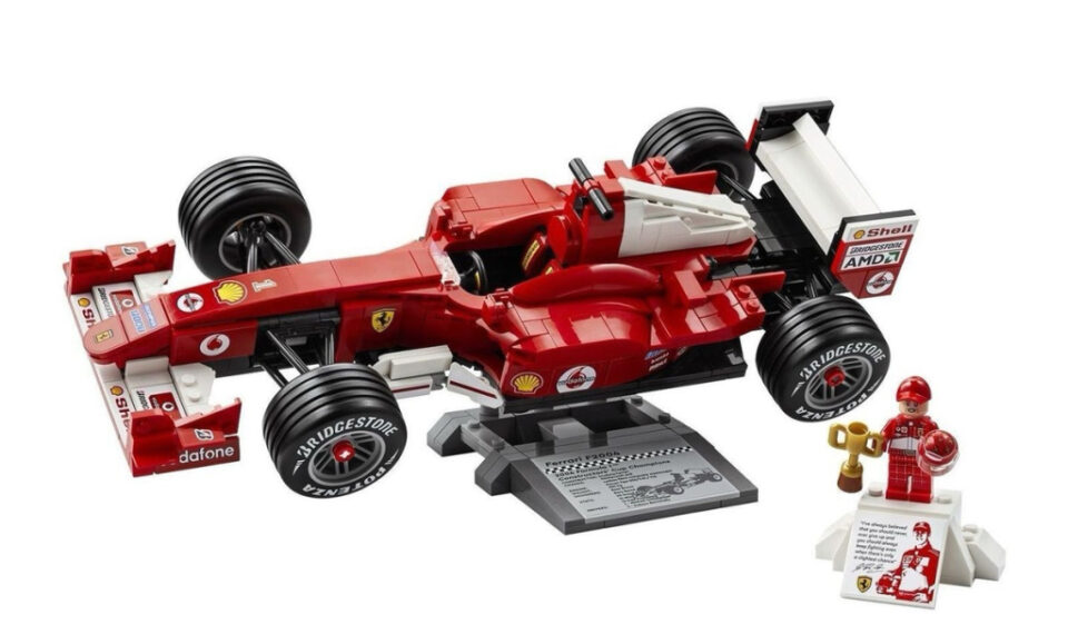 El Ferrari de Michael Schumacher de 2004 hecho por LEGO está en camino