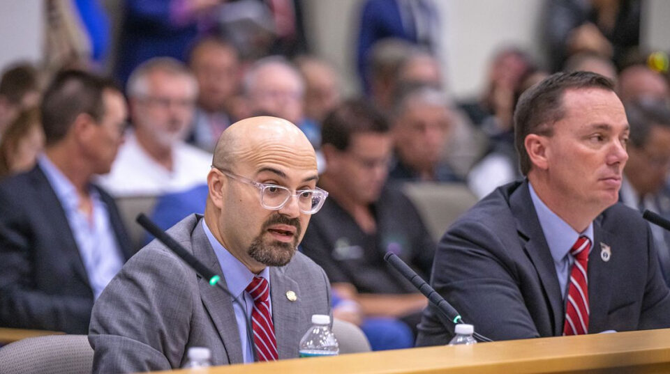 Representante republicano en Florida muestra su agenda: alivio a impuestos, menos burocracia y defensa constitucional en educación