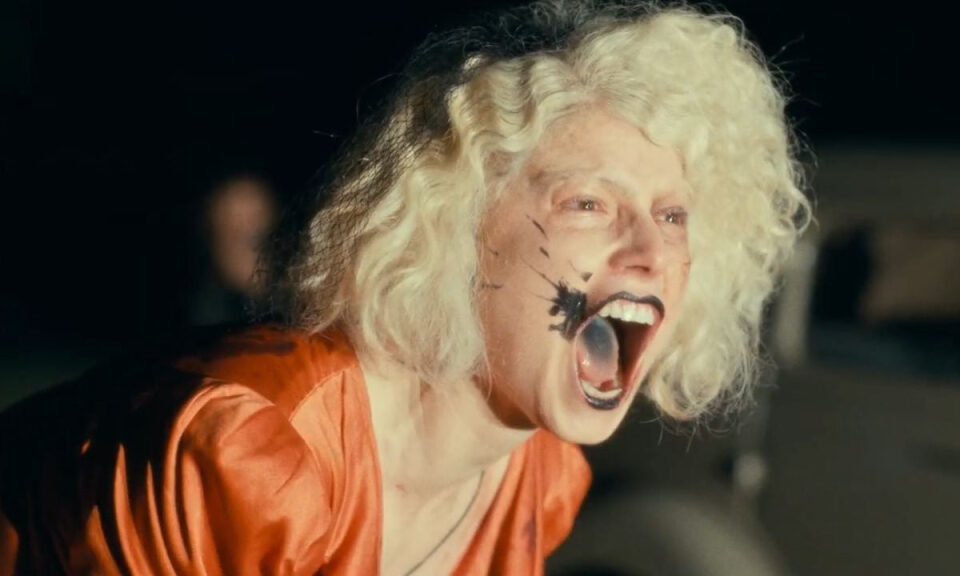 ¿Qué pasa si te resucitan de entre los muertos pero tienes tus propias necesidades?: ‘¡La novia!’ es la versión más punk del universo Frankenstein