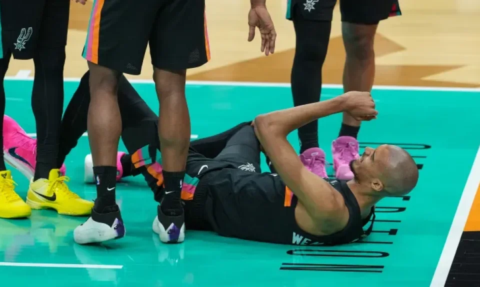 La caída de Victor Wembanyama que asustó a todo San Antonio Spurs por una lesión | Sporting News Argentina