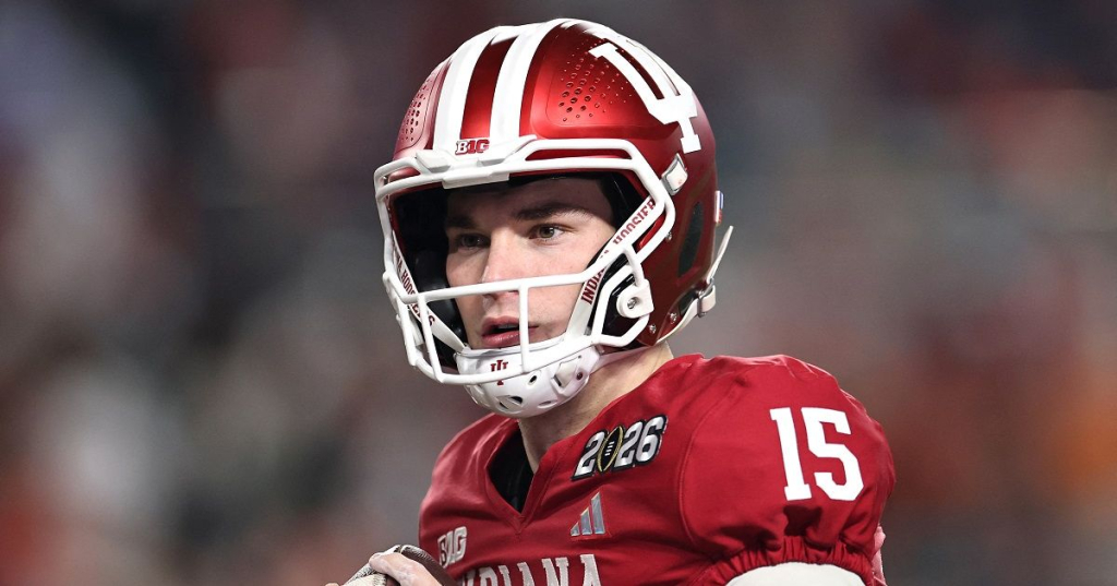 Fernando Mendoza gana en Miami, su ciudad natal, y corona campeón a Indiana en fútbol estudiantil