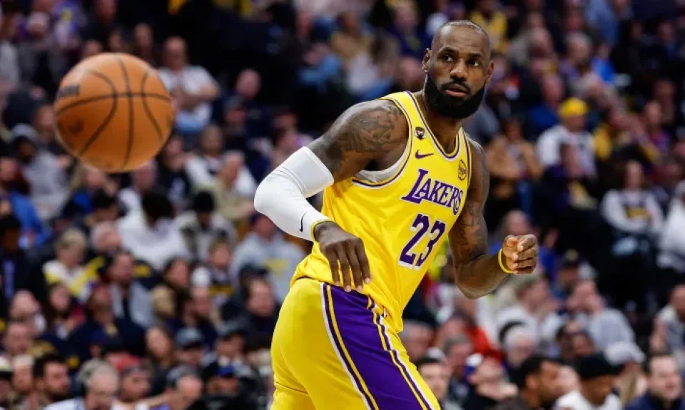 Curry, LeBron y más: El nuevo súper equipo que preparan los Golden State Warriors | Sporting News Argentina