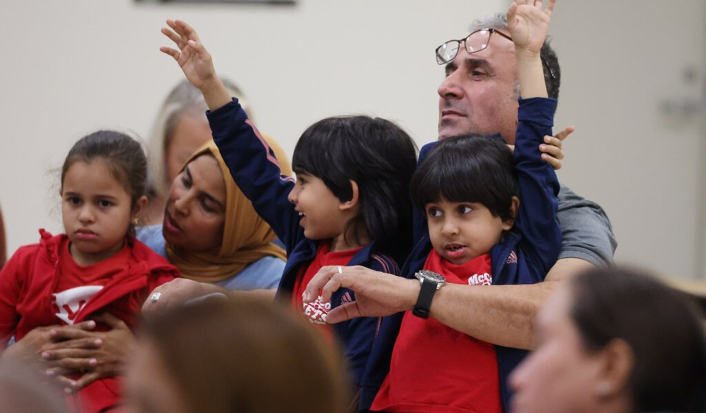 Los padres expresan su frustración por el cierre planificado de escuelas en Orange
