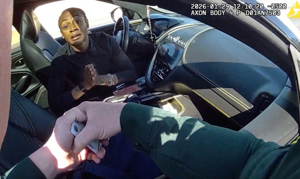 Video: Mire a la medallista de oro olímpica Sha’Carri Richardson cargada como ‘Super Speeder’ de 104 mph cerca de Orlando