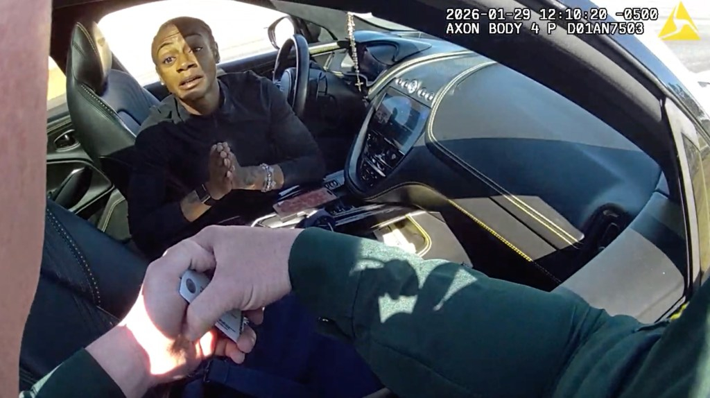 Video: Mire a la medallista de oro olímpica Sha’Carri Richardson cargada como ‘Super Speeder’ de 104 mph cerca de Orlando