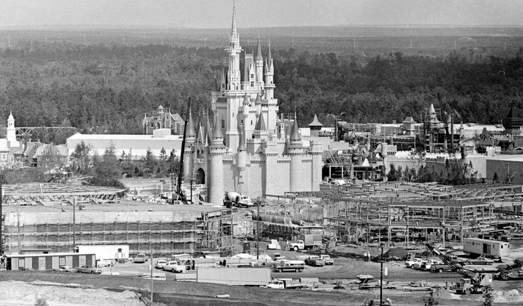 Orlando Sentinel 150: Los turistas adoran Orlando desde hace mucho tiempo; Disney lo convirtió en un mundo completamente nuevo.