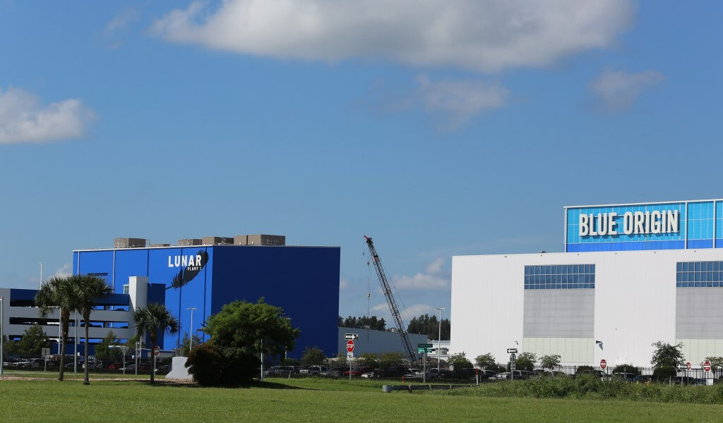 Cientos de personas buscan respuestas a los planes de aguas residuales de Blue Origin para Indian River Lagoon