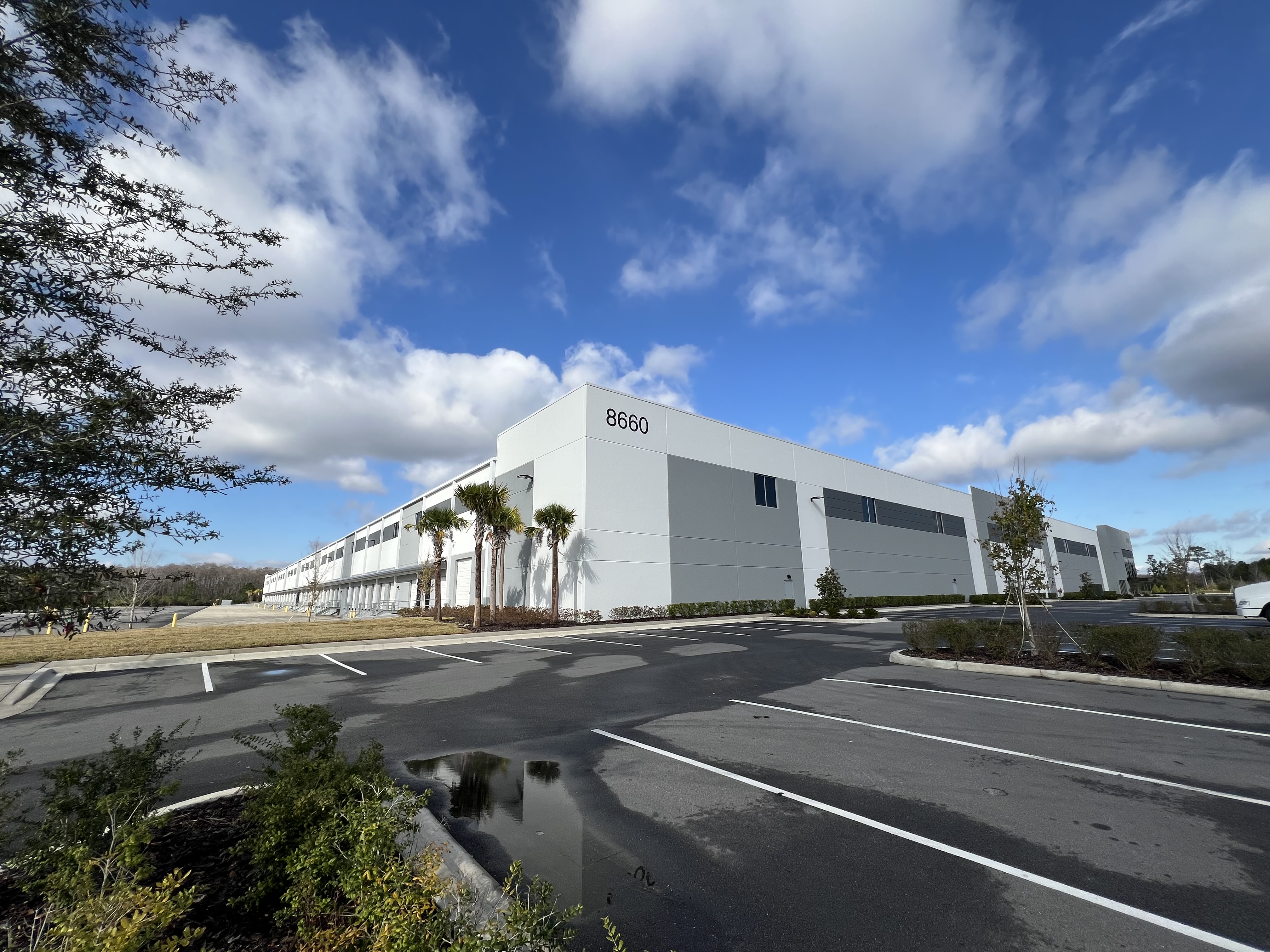 El Beachline Logistics Center, una instalación industrial de 439,945 pies cuadrados, ubicada en 8660 Transport Drive en el este del Condado de Orange. Desde el 15 de enero de 2026. (Roger Simmons/Orlando Sentinel)