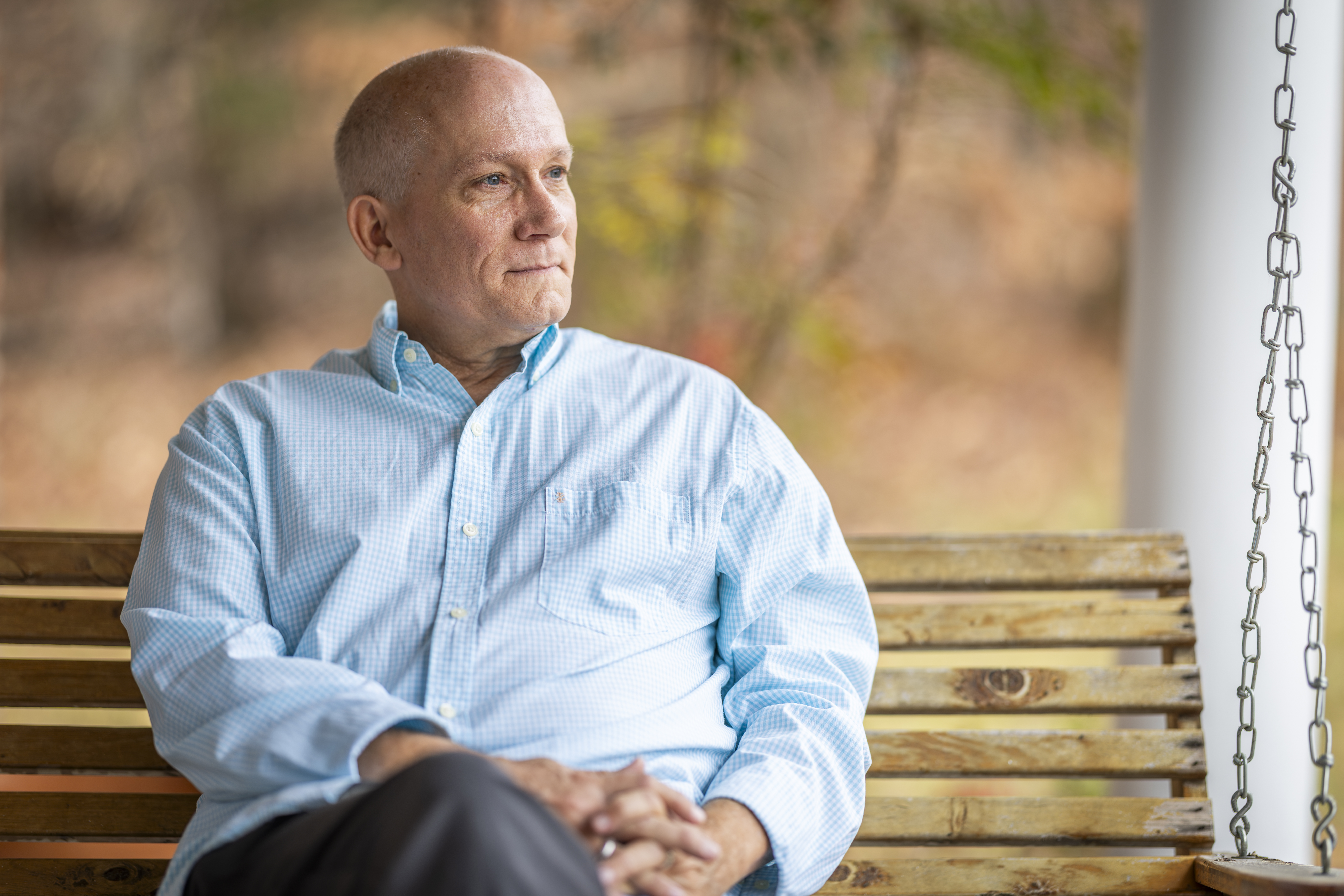 Joe Baker Jr., ex director ejecutivo de la Junta de Enfermería de Florida, en su casa en Linden, Tennessee. Baker cree que la desregulación de las escuelas de enfermería de Florida en 2009 socavó la capacidad de la junta para garantizar que las enfermeras reciban la educación adecuada. (Alan Poizner/Especial para el Orlando Sentinel)