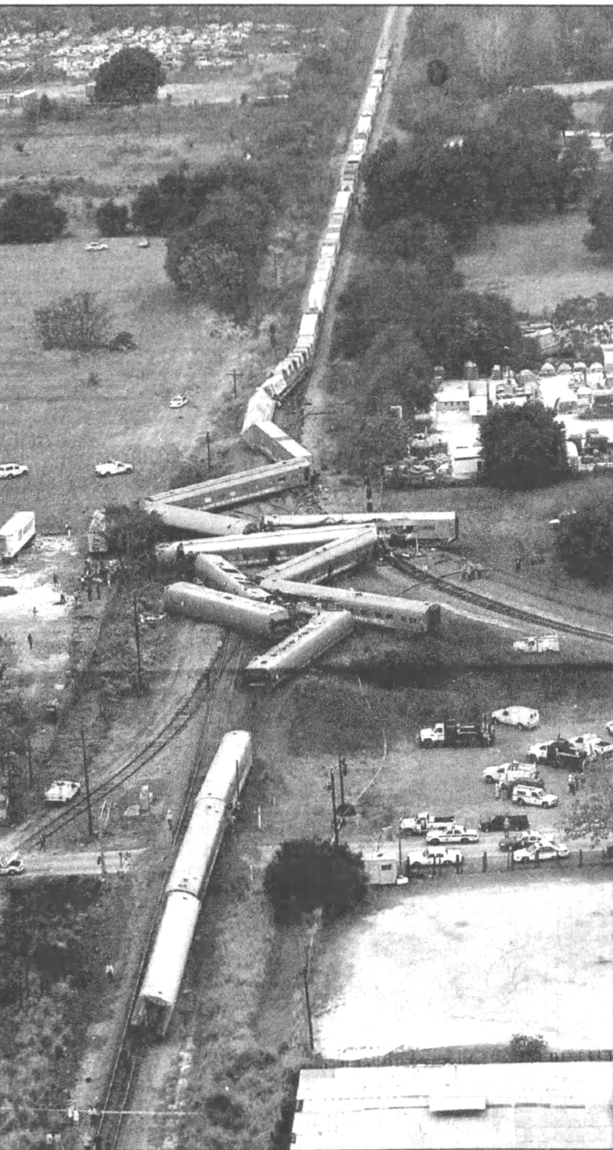 En esta fotografía de 1994, los vagones de ferrocarril yacen dispersos en Lakeland después de que parte del tren del circo con destino a Orlando con 53 vagones descarrilara. Los testigos dijeron que vieron un furgón perder una rueda. (Archivo centinela)