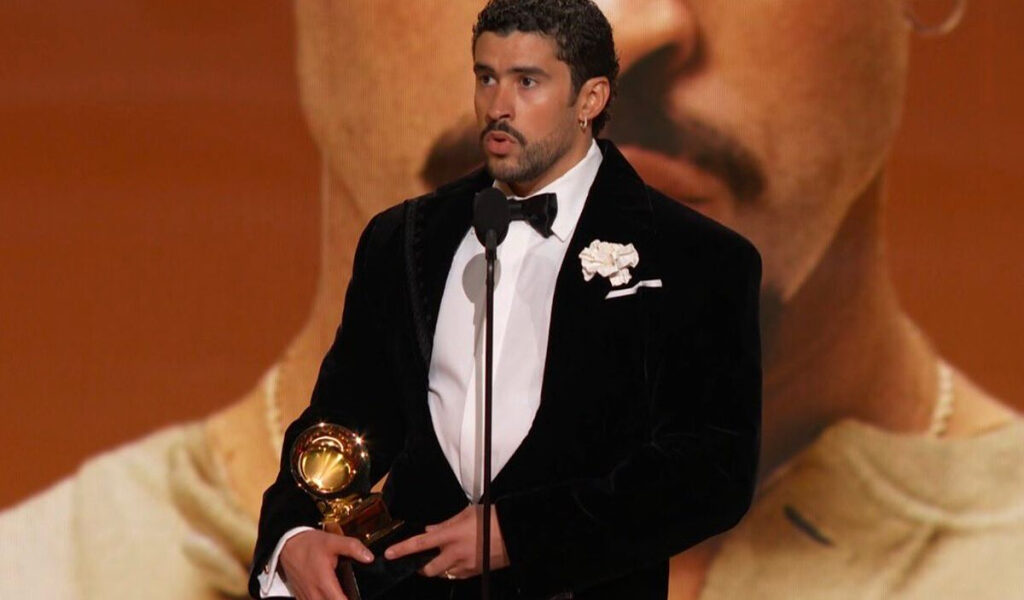 Bad Bunny llega a Super Bowl como el gran ganador de Premios Grammy 2026; iguala a Carlos Santana