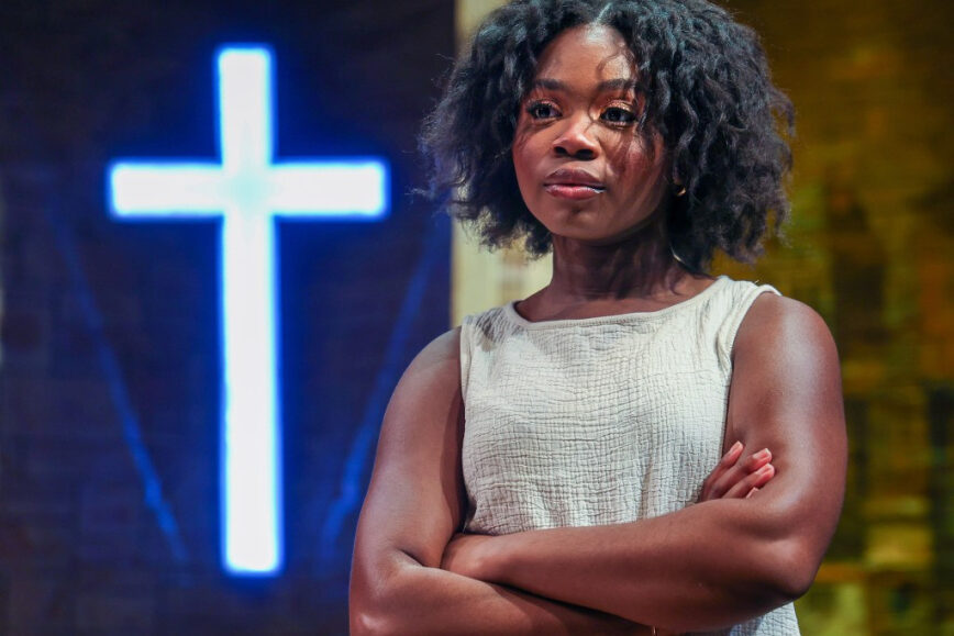 Cómo Orlando Shakes, con fuerza y ​​cuidado, venció el odio en línea