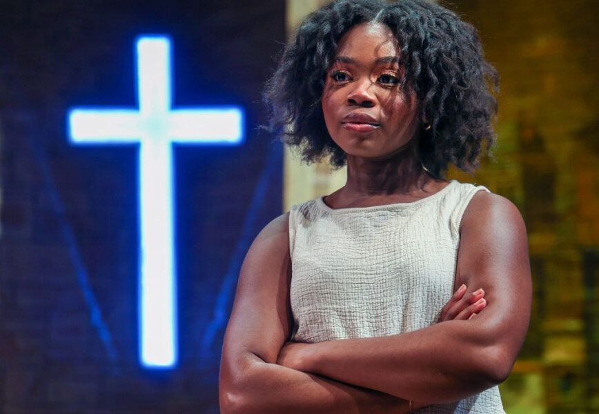 Cómo Orlando Shakes, con fuerza y ​​cuidado, venció el odio en línea