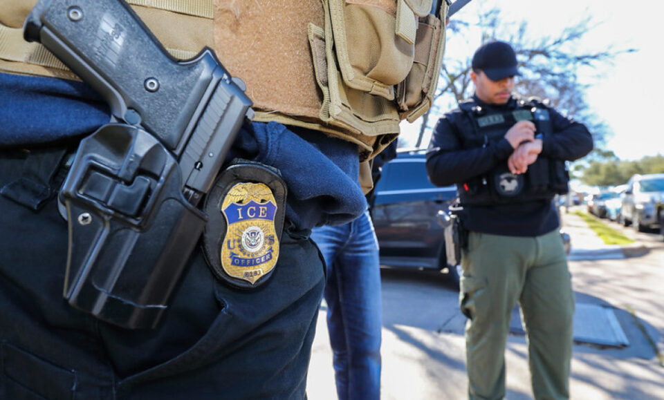 Alcaldesa de Miami limita al mínimo legal la cooperación con ICE