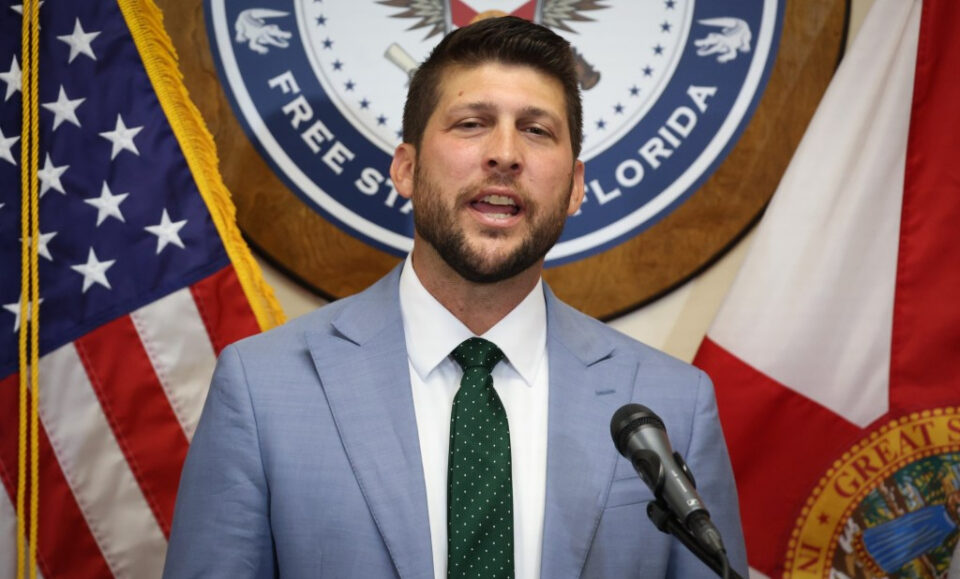 Maxwell: el fiscal general de Florida elige qué leyes hacer cumplir… cuando se trata de minorías