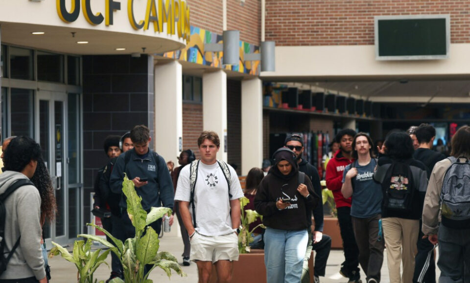 Legislador quiere reducir la inscripción de extranjeros en universidades de Florida