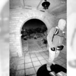 El FBI publica las primeras imágenes de vigilancia de una persona enmascarada en el porche de Nancy Guthrie