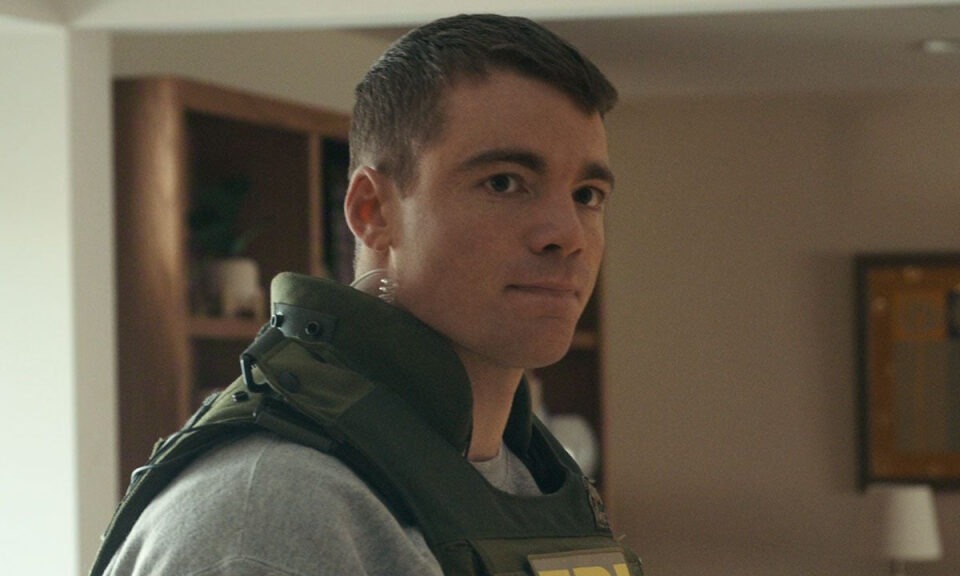 Gabriel Basso de ‘El agente nocturno’: “Me cabreó que ese tipo pasara por encima de cuerpos literalmente para llegar hasta allí y contemplar esa vista”