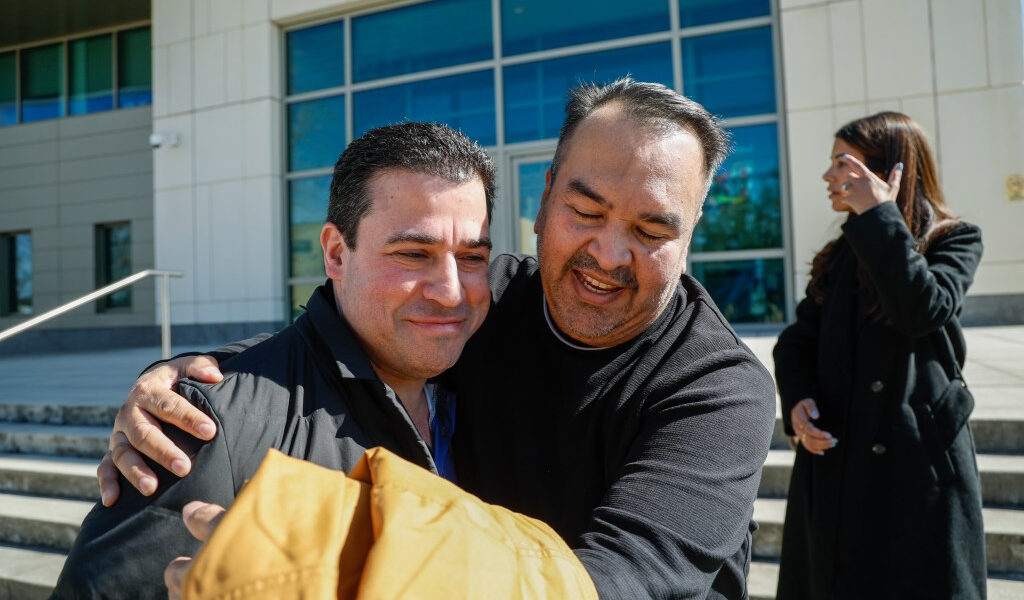 Maxwell: Bondi ataca a cientos de jueces que dijeron que Trump debe respetar la ley de inmigración