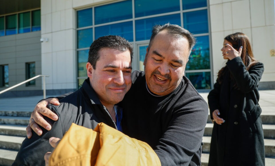 Maxwell: Bondi ataca a cientos de jueces que dijeron que Trump debe respetar la ley de inmigración