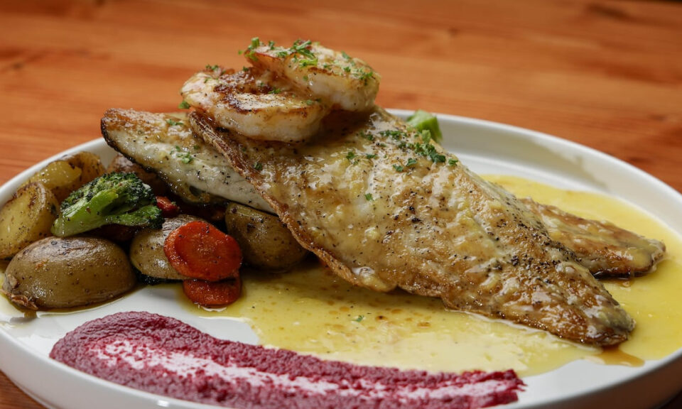 ¿Cocina albanesa en Largo? No te pierdas este encantador restaurante en las afueras.