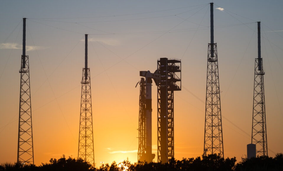 La NASA y SpaceX disparan para el lanzamiento del Crew-12 antes del amanecer con posible explosión sónica