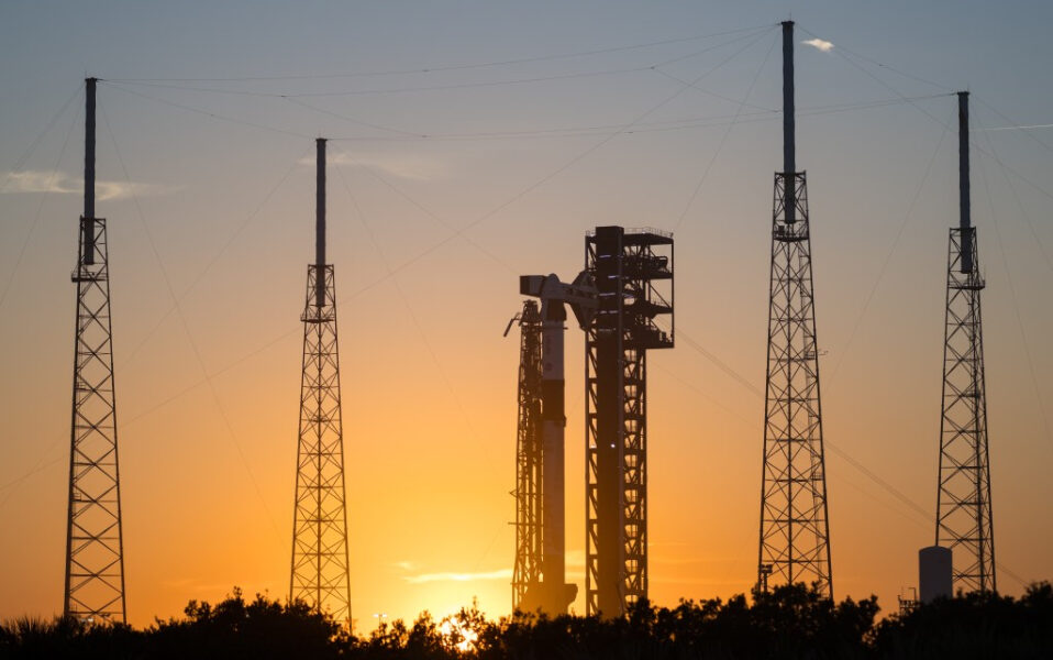 La NASA y SpaceX disparan para el lanzamiento del Crew-12 antes del amanecer con posible explosión sónica