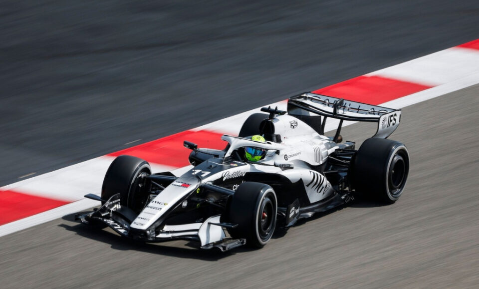 Cadillac coincide con Checo Pérez, pero avisa: «Aún ni hicimos paradas en pits»