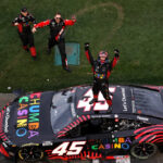Tyler Reddick sorprende a Chase Elliott y gana las 500 Millas de Daytona para el equipo de Michael Jordan