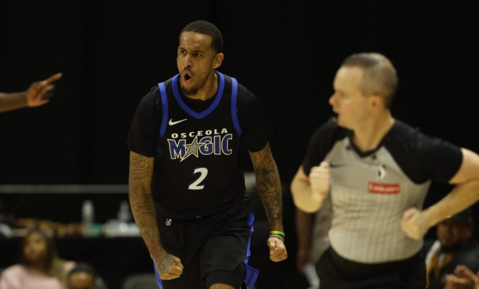 Magic hace movimientos contractuales bidireccionales y convoca al pilar de Osceola