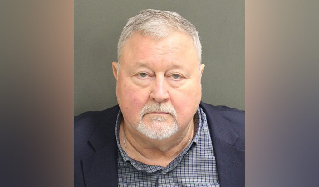 Profesor de derecho de Orlando enfrenta 50 cargos de posesión de pornografía infantil