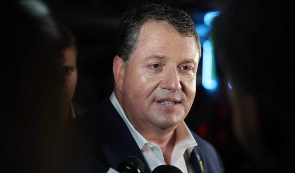 Maxwell: Randy Fine llamado ‘vago racista’ por sus tweets, pero sus tácticas ganan en Florida