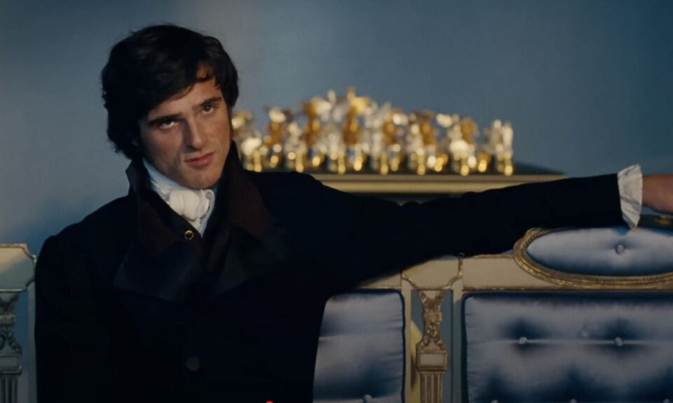 Si te pareció que los techos de ‘Cumbres Borrascosas’ eran demasiado bajos, tienes toda la razón: está hecho así aposta