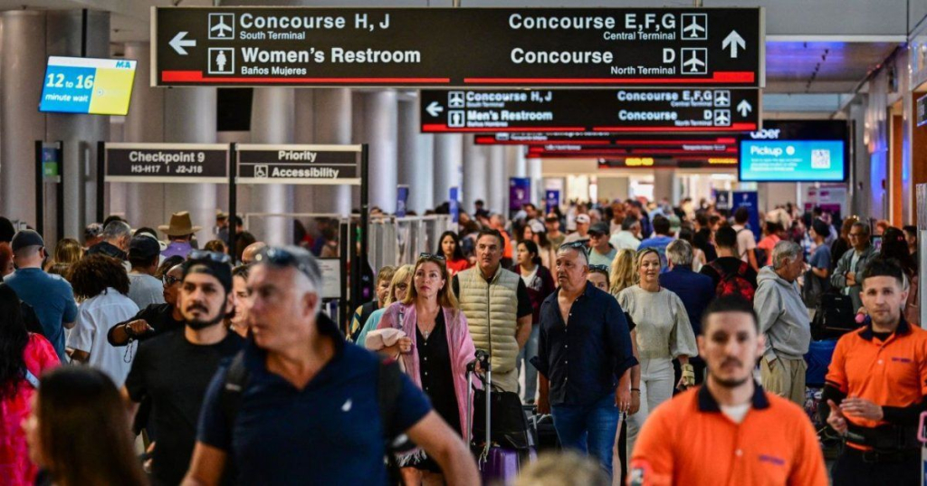 Caos aéreo en Florida, la “tormenta perfecta” entre violencia en México y ola invernal en EEUU
