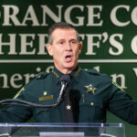 Otro presunto ladrón de Walmart recibe un disparo después de que un agente de Orange confrontara a un hombre armado con un cuchillo, dice el sheriff