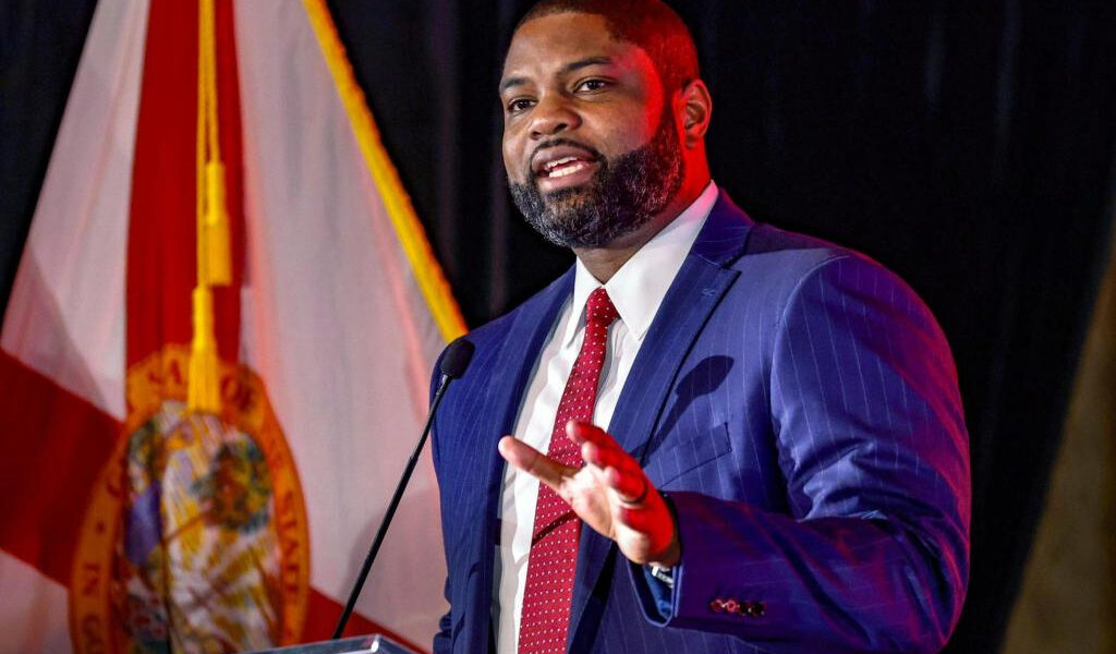 Maxwell: ¿Quiénes son los miembros del Congreso más liberales y conservadores de Florida?