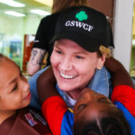 ‘Galletas a la venta’: Las Girl Scouts de Metropolitan Ministries instalaron un puesto de galletas