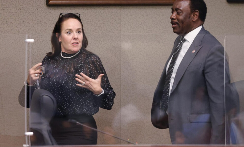 El Condado de Orange explora opciones fiscales para espacios verdes, carreteras y otras necesidades