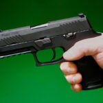 Maxwell: los legisladores de Florida ganan mucho dinero con un fabricante de armas acusado de vender armas de fuego defectuosas